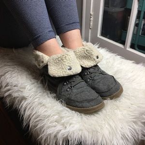 Rocket dog fuzzy lined gray boots casual